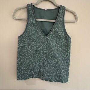 Athleta Aurora Seamless Tank Top Women’s Medium Gray Green Leopard Print Stretch
